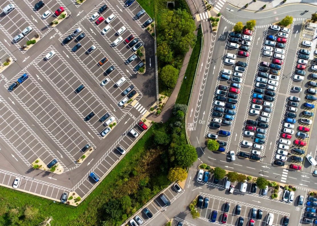 Large campus parking facility — the operational challenge LiDAR-based vehicle counting solves